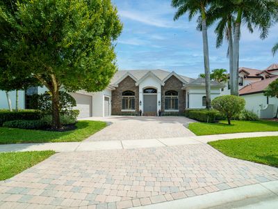 10652 Versailles Boulevard