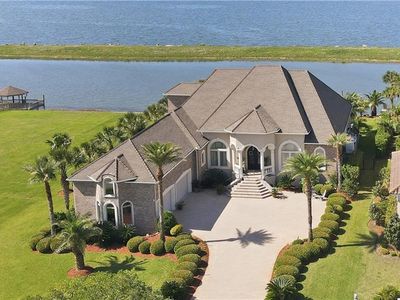 1036 Lakeshore Blvd
