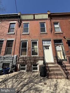 867 E Thompson St