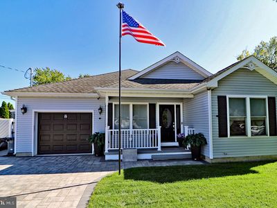8 Keelson Dr