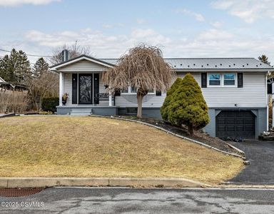 7 Woodside Dr
