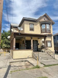 111 W Poplar St