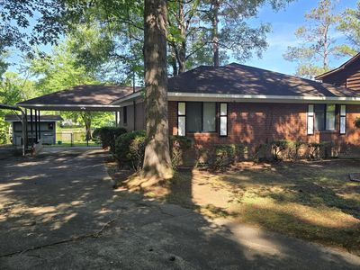 329 Edgewater Dr