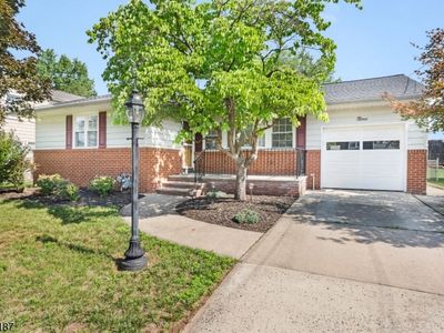 9 Riviera Dr