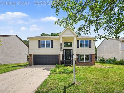6835 Maplelawn Dr