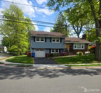 77 Woodside Ave