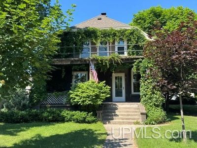 Property at 1121 N 16th St, Escanaba, MI