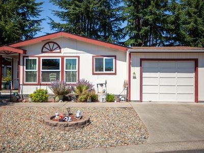 1058 Hemlock Ln