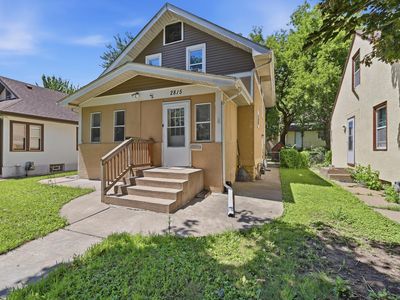 2815 Irving Ave N