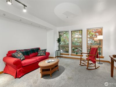 827 Hiawatha Place S #212