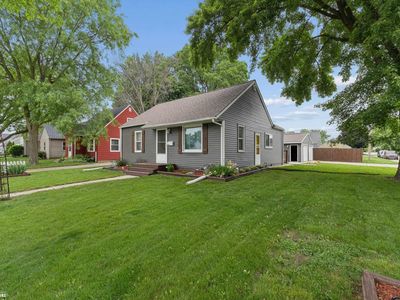962 15th Pl NE