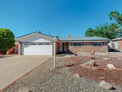 6913 Las Vegas Ave NE