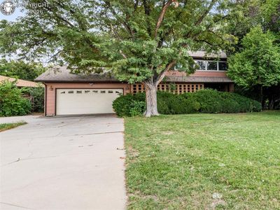 24 Robertson Rd