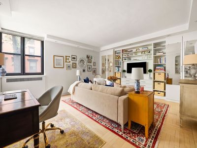 225 E 74th St APT 1G