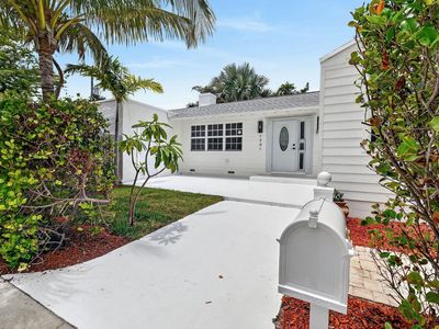 1201 N Ocean Breeze