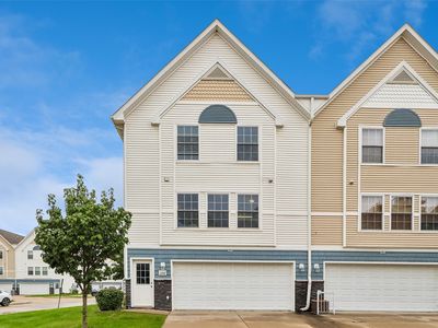 1202 SE Village View Ln