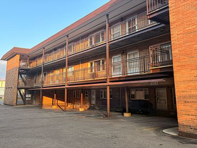 2330 N Harlem Ave APT 1E