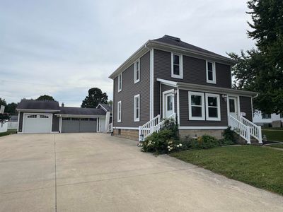 129 W Grand St