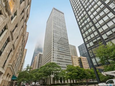 260 E Chestnut St APT 2505