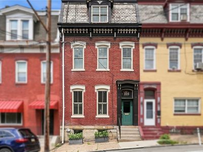 225 Main St