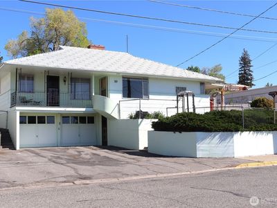 10 W Dewberry Avenue