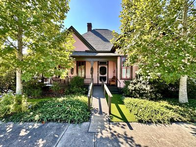 403 Central Pl