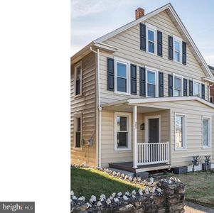 602 W Main St
