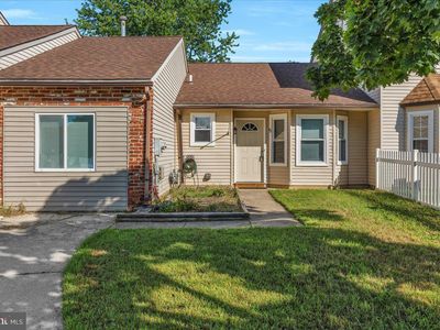 5 Heywood Ln