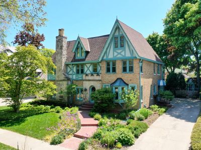 2709 East Menlo BOULEVARD