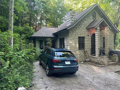 17 Howell Ave
