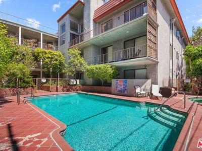 2031 S Bentley Ave APT 102