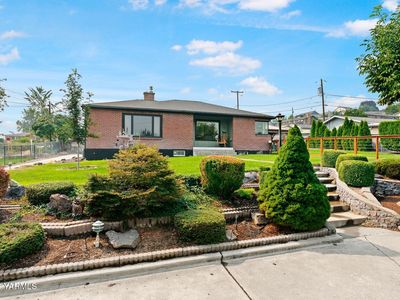 1102 W Fremont Ave
