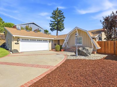 1051 Hewitt Dr