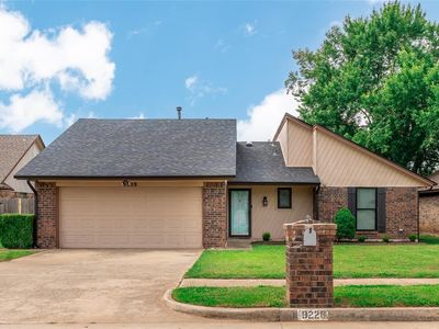 9228 Apple Dr