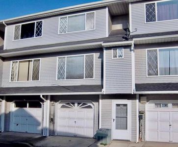 51 Simmons Ln