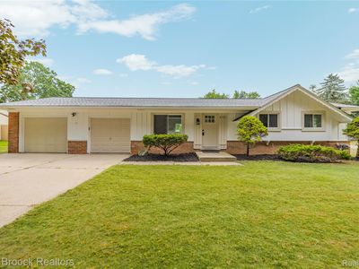 8735 Ringwood Dr