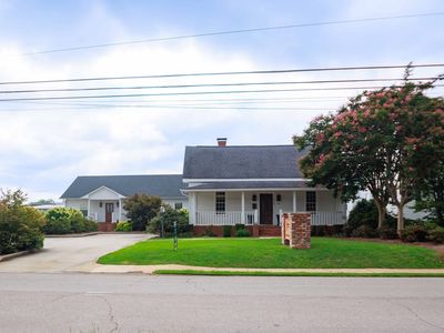 106 N Alexander Ave