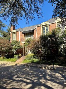 4 Hallshire Ct