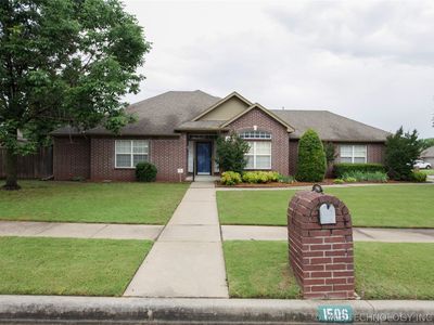 1506 N 19th Pl