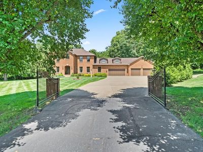 225 Falcon Dr