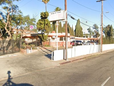503 W Athens Blvd