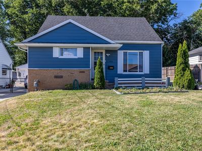 Property at 3299 Winthrop Dr, Parma, OH