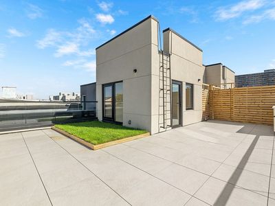100 Scholes St #4A