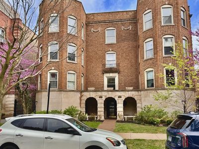 6735 S Oglesby Ave #101