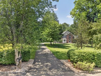 11 Whispering Woods Ln