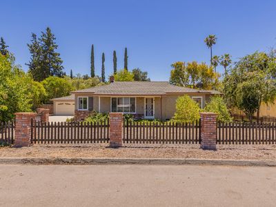 25 Del Valle St