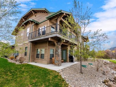 512 Guthrie Pl #701