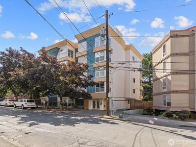 717 E Denny Way #3A