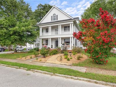 51 Armstrong St