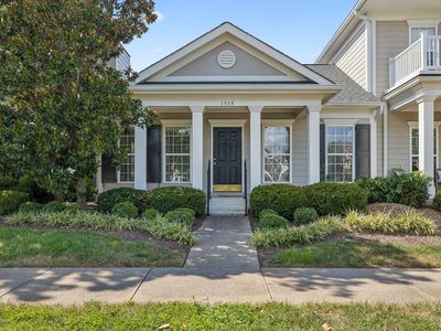 1525 Stratford Hall Cir